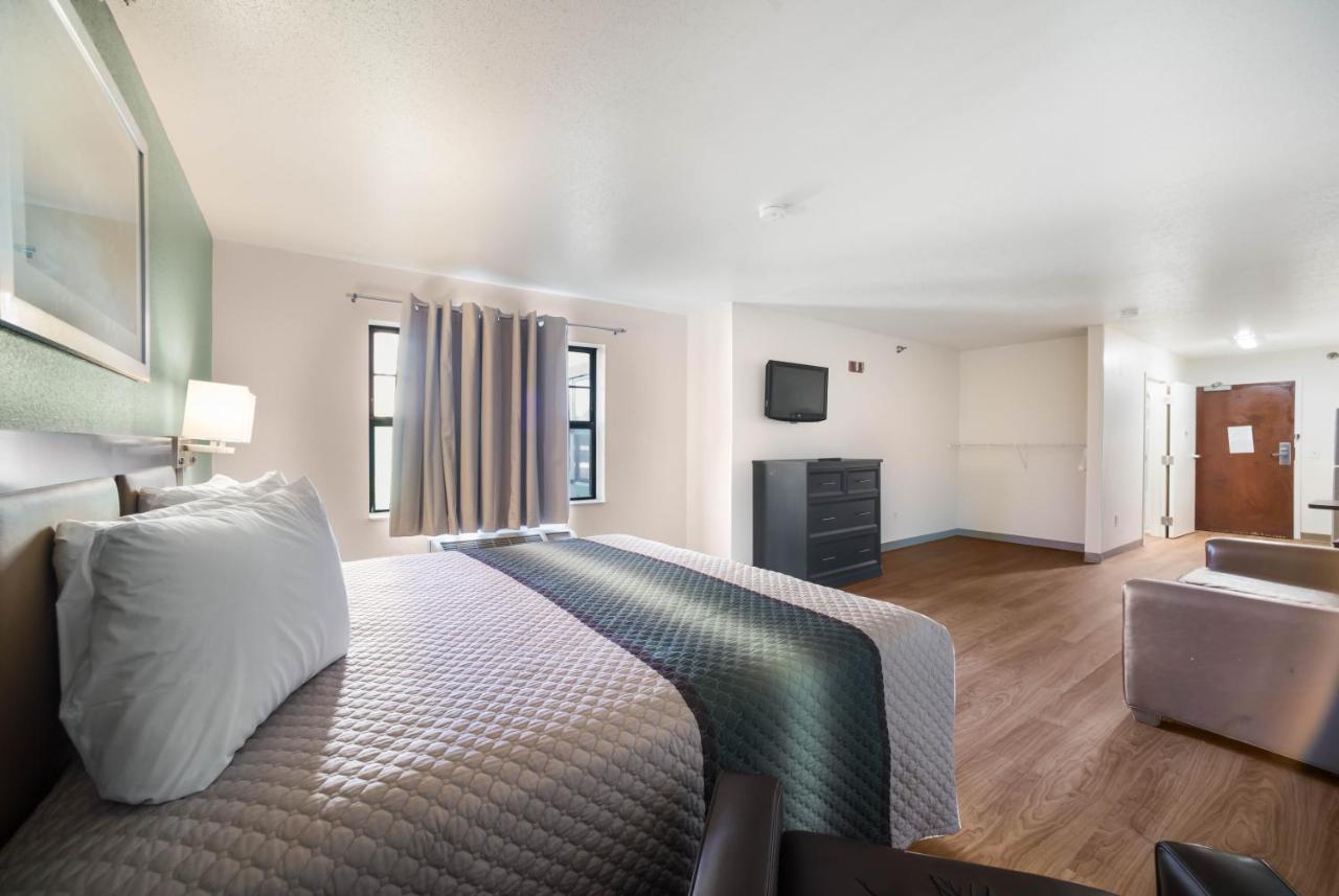 Hometowne Studios By Red Roof St. Louis - Airport/N Lindbergh Hazelwood Esterno foto