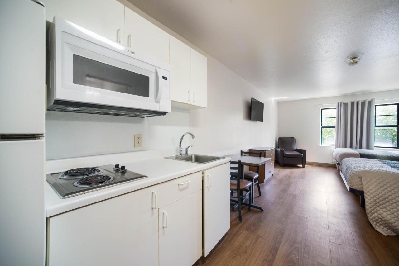 Hometowne Studios By Red Roof St. Louis - Airport/N Lindbergh Hazelwood Esterno foto